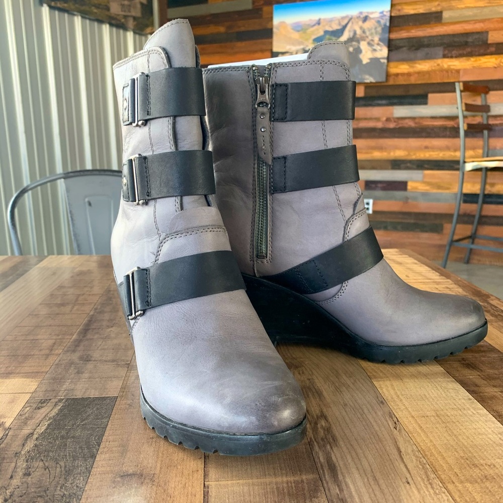Women's Gray Wedge Ankle Boots with Black Straps
